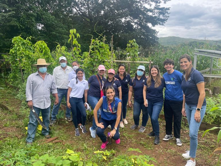 The closing of our first school garden program in partnership with “Fundación Pro-Niñez”.